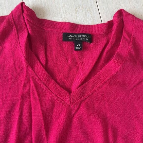 Banana Republic V-Neck Sweater - Picture 3 of 8